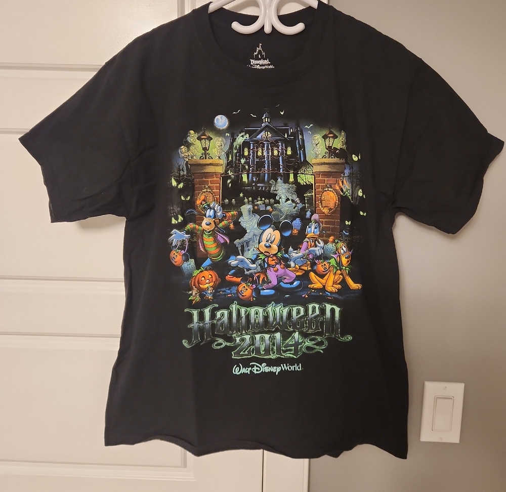 Disney Black Halloween 2014 T-Shirt Haunted Castle
